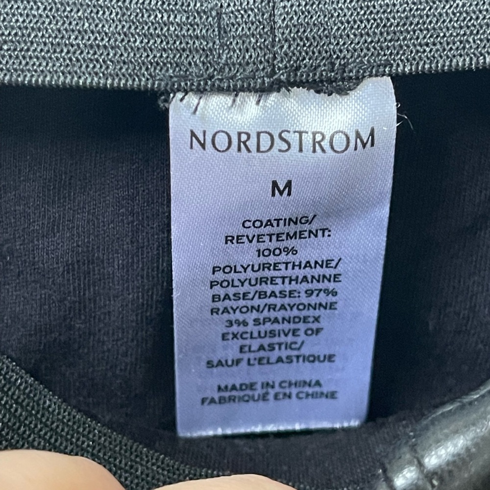 NWT Nordstrom Classic Black Faux Leather Leggings Size Medium Vegan Leather - Picture 3 of 5